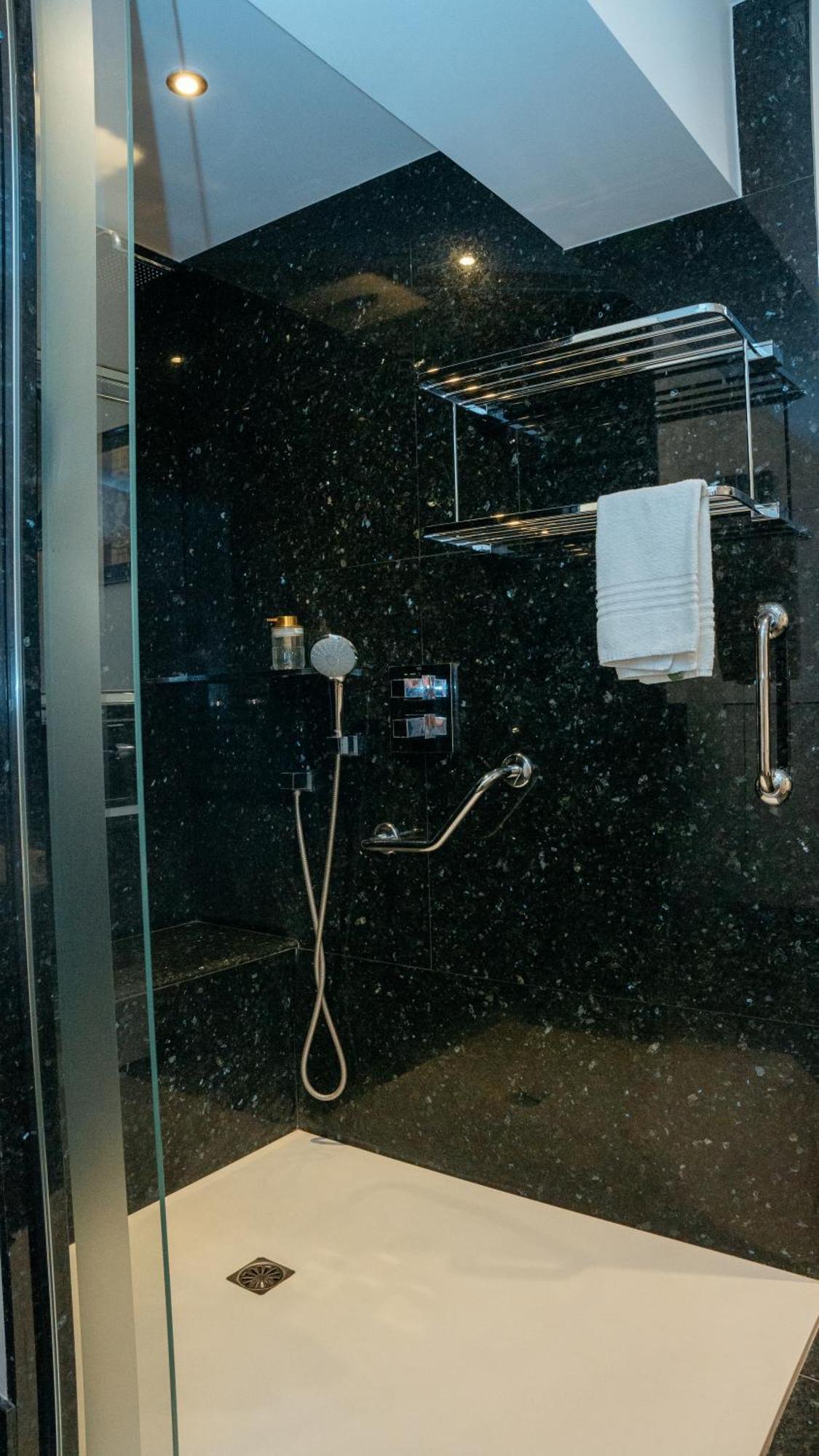 Superbe Appartement 132M2, Classe 5 Etoiles, Sarlat Centre Exteriör bild